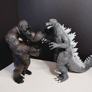 2020 Giant King Kong Battle Action Figure 11” & Toho Godzilla Figures